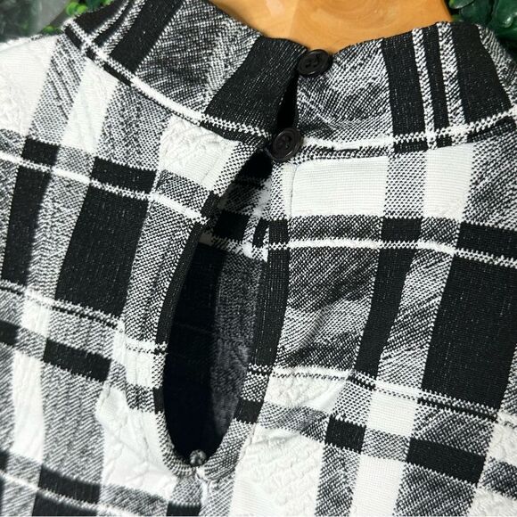 Bebe Plaid Mock Neck Sleeveless Crop Knit Tartan Top Sz M - Picture 7 of 9